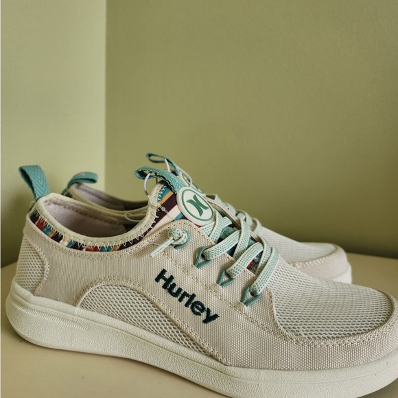 (New) Hurley Beige Sneakers with Teal Accents - Picture 1 of 4